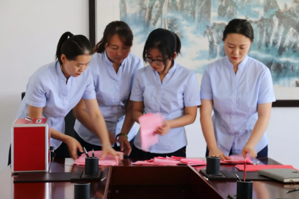 泓源公司召开第一届女职工大会(图2) 泓源公司召开第一届女职工大会(图2)