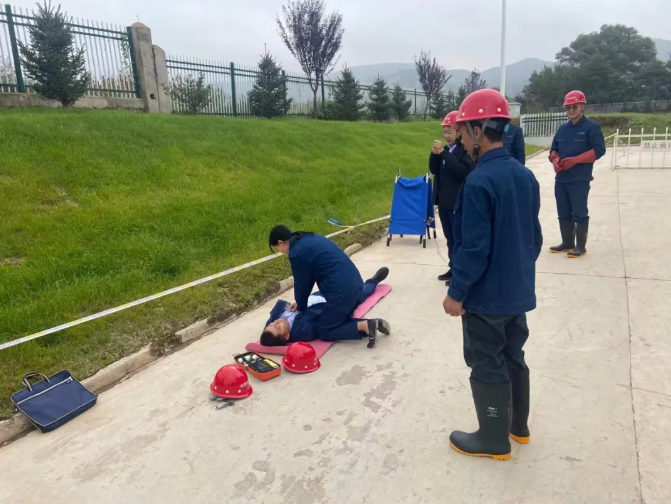 防患未然 未雨绸缪--泓源能源供应公司开展2021年供热突发事件综合应急演练(图3) 防患未然 未雨绸缪--泓源能源供应公司开展2021年供热突发事件综合应急演练(图3)