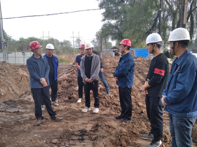 “国庆假日我在岗”——泓源公司检查项目建设工作(图2) “国庆假日我在岗”——泓源公司检查项目建设工作(图2)