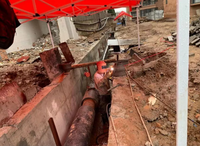 “国庆假日我在岗”——泓源公司国庆假日赶工期保民生(图2) “国庆假日我在岗”——泓源公司国庆假日赶工期保民生(图2)