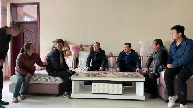 泓源公司赴帮扶村开展走访慰问活动(图2) 泓源公司赴帮扶村开展走访慰问活动(图2)