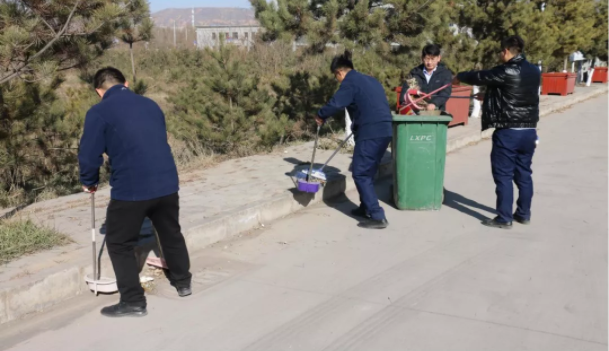 文明创建我先行 ——市产投集团团委开展环境卫生整治志愿活动(图2) 文明创建我先行 ——市产投集团团委开展环境卫生整治志愿活动(图2)