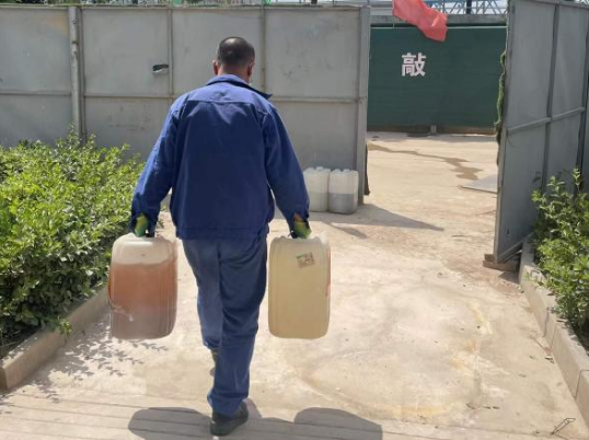 市产投集团城东污水处理公司扎实推进危险废物规范化处置(图3) 市产投集团城东污水处理公司扎实推进危险废物规范化处置(图3)