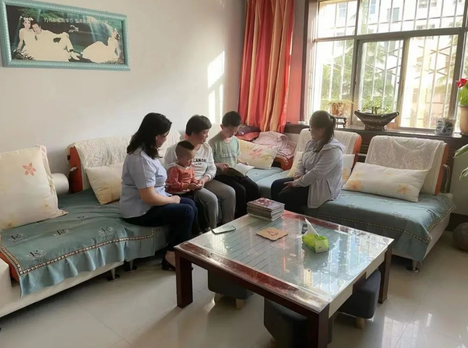 市产投集团开展女职工未成年子女关爱活动(图2) 市产投集团开展女职工未成年子女关爱活动(图2)