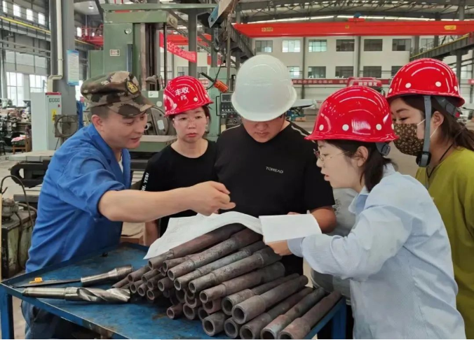 市产投集团百名员工下一线真磨砺练本领(图1) 市产投集团百名员工下一线真磨砺练本领(图1)